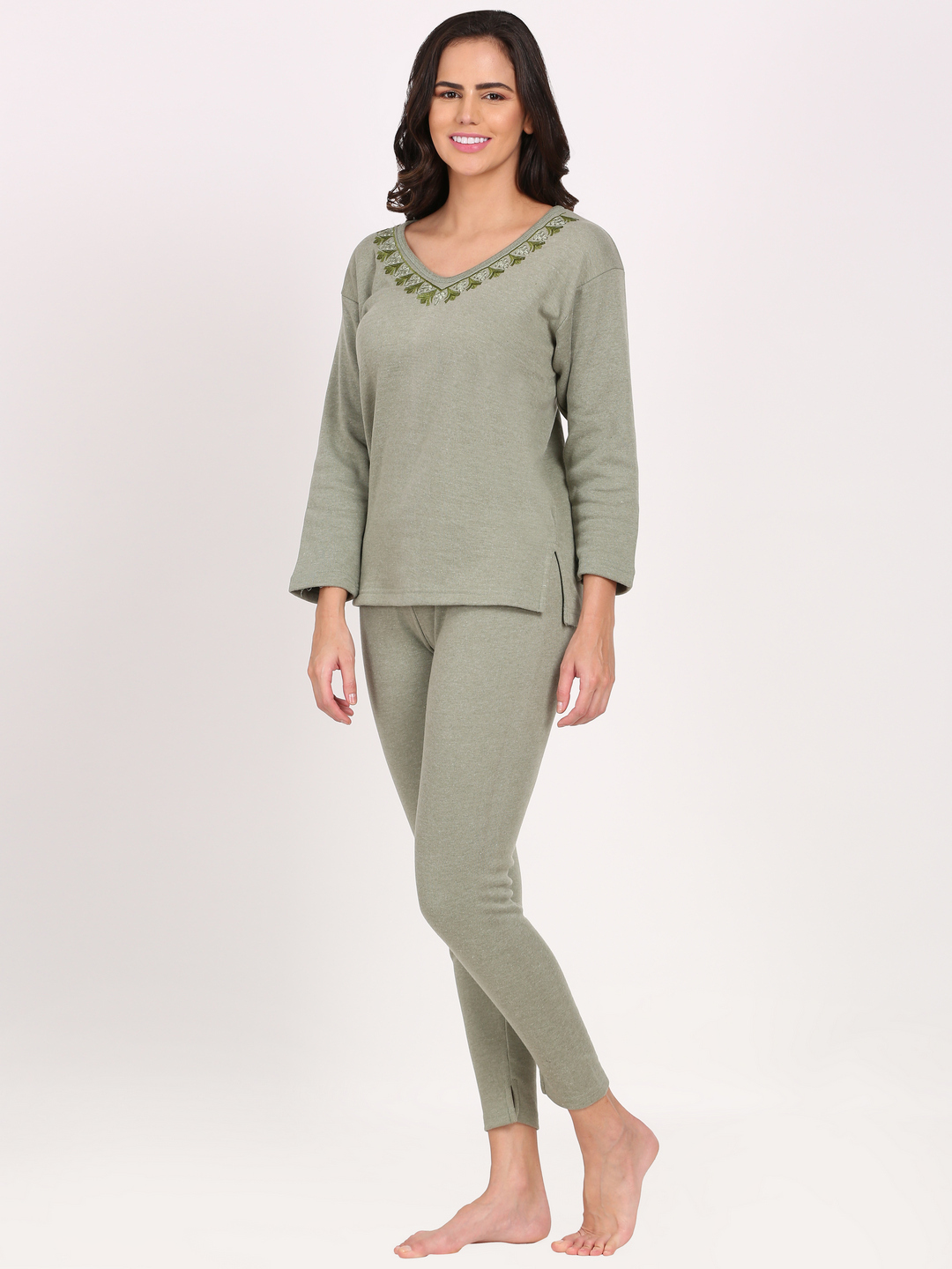 Full Sleeve Woman Embroidery Thermocot Set - Color: Blue