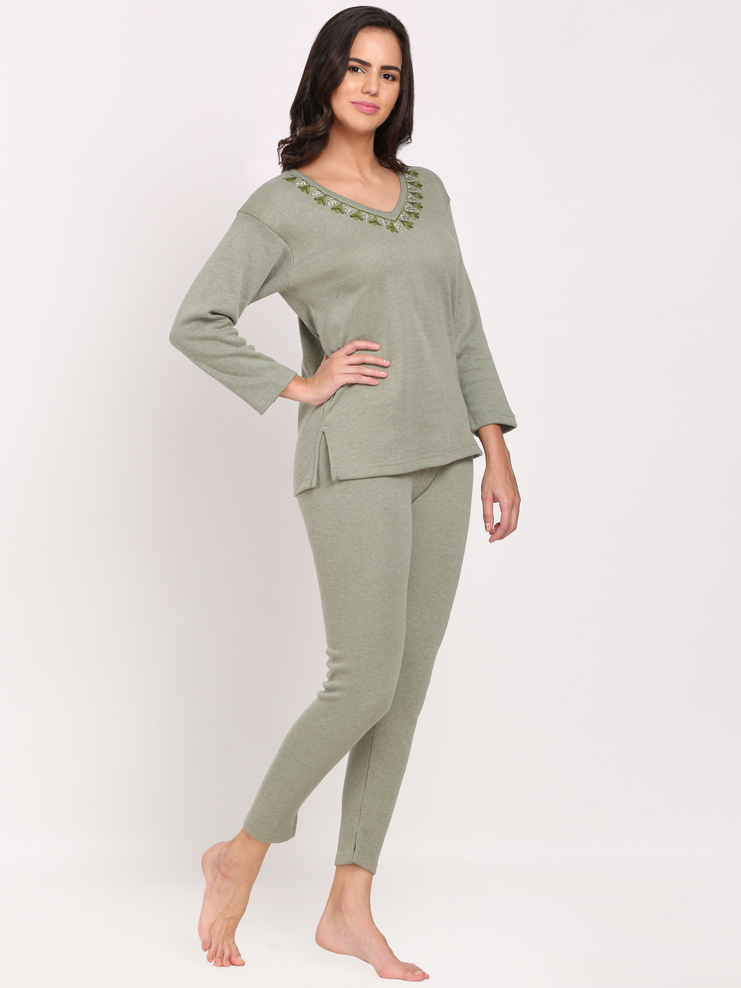 Full Sleeve Woman Embroidery Thermocot Set - Color: Blue