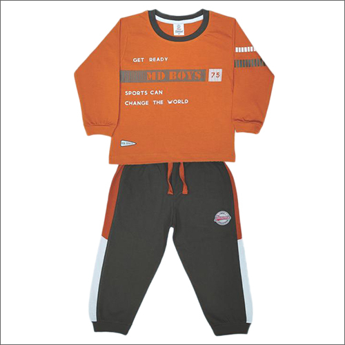 वॉशेबल बॉयज़ कैज़ुअल टी-शर्ट और पैंट सेट