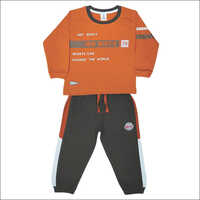 वॉशेबल बॉयज़ कैज़ुअल टी-शर्ट और पैंट सेट