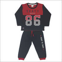 वॉशेबल बॉयज़ राउंड नेक टी-शर्ट और पैंट सेट