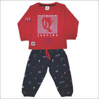वॉशेबल बॉयज़ टी-शर्ट और प्रिंटेड पैंट सेट