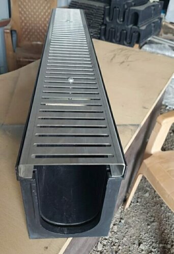 एसएस ग्रेटिंग के साथ एचडीपीई चैनल