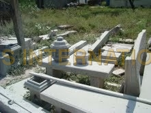 पत्थर की बेंच और बगीचे के गहने