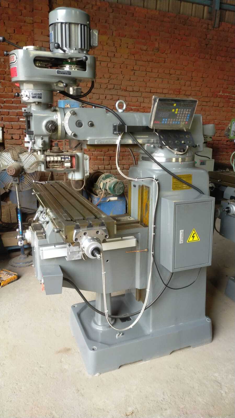 Vertical Turret Milling Machine - Metal Build, New Condition | Superior Efficiency, Low Maintenance, Manual & Mechanical Operation