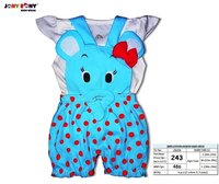 टी-शर्ट के साथ प्रिंटेड कॉटन डूंगरी सेट