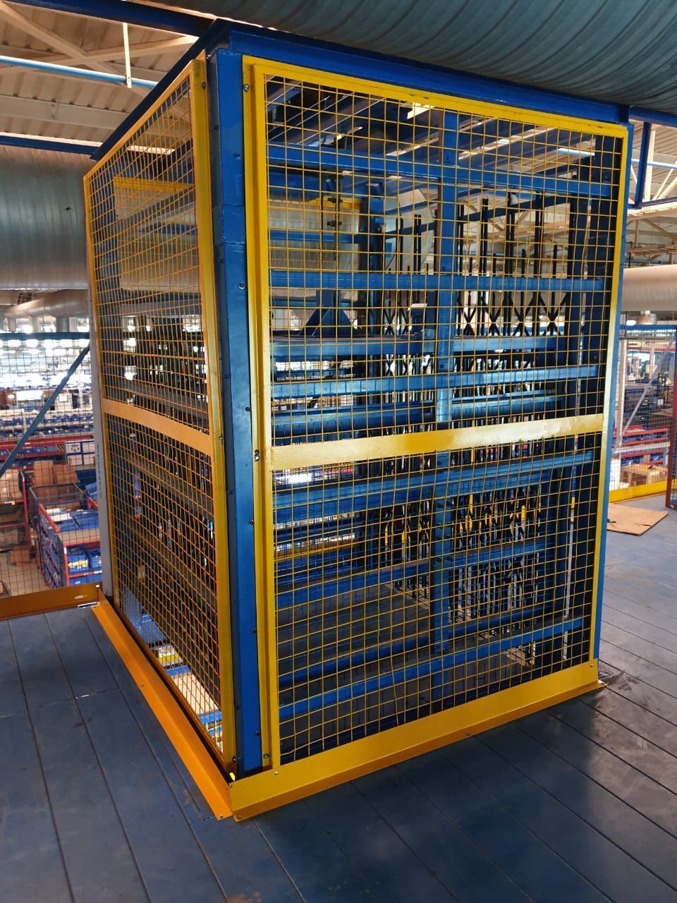 Krisha Engineering Hydraulic Industrial Goods Lift - Stainless Steel, Mild Steel Structure | 4-5 Ton Capacity, Manual Caged Door, Safety Sensors, Electrical Power Supply