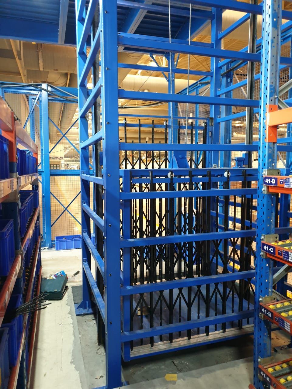 Krisha Engineering Hydraulic Industrial Goods Lift - Stainless Steel, Mild Steel Structure | 4-5 Ton Capacity, Manual Caged Door, Safety Sensors, Electrical Power Supply