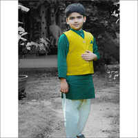 क्विक ड्राई बॉयज़ ग्रीन कुर्ता और मस्टर्ड जैकेट कुर्ता सेट