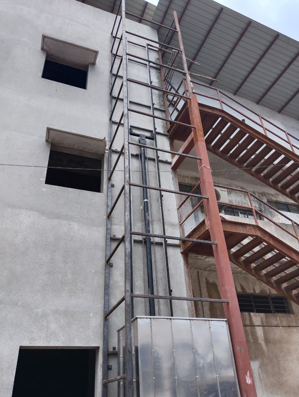 Krisha Engineering Industrial Goods Lift - Load Capacity: 5 Tonne