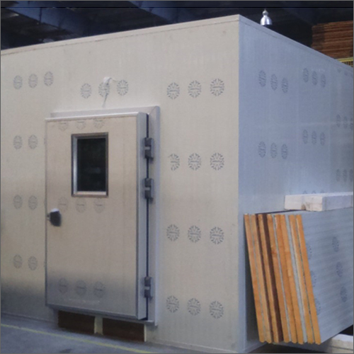 Industrial Cold Room - Stainless Steel, Single-Temperature Design with Refrigerant System for Optimal Storage