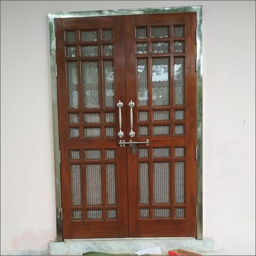 खिड़की का भूरा फ्रेम