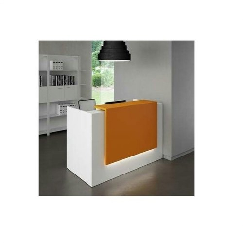 लकड़ी की रिसेप्शन टेबल