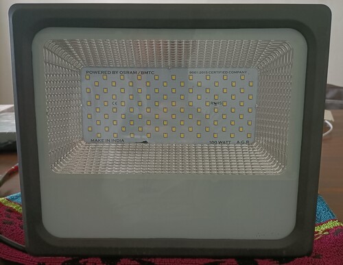 100 वाट फ्लड लाइट आवेदन: आउटडोर