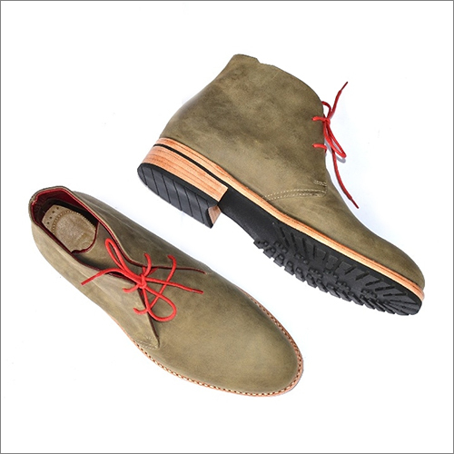 पुरुषों के लिए लेदर ऑलिव कलर सॉलिड बूट