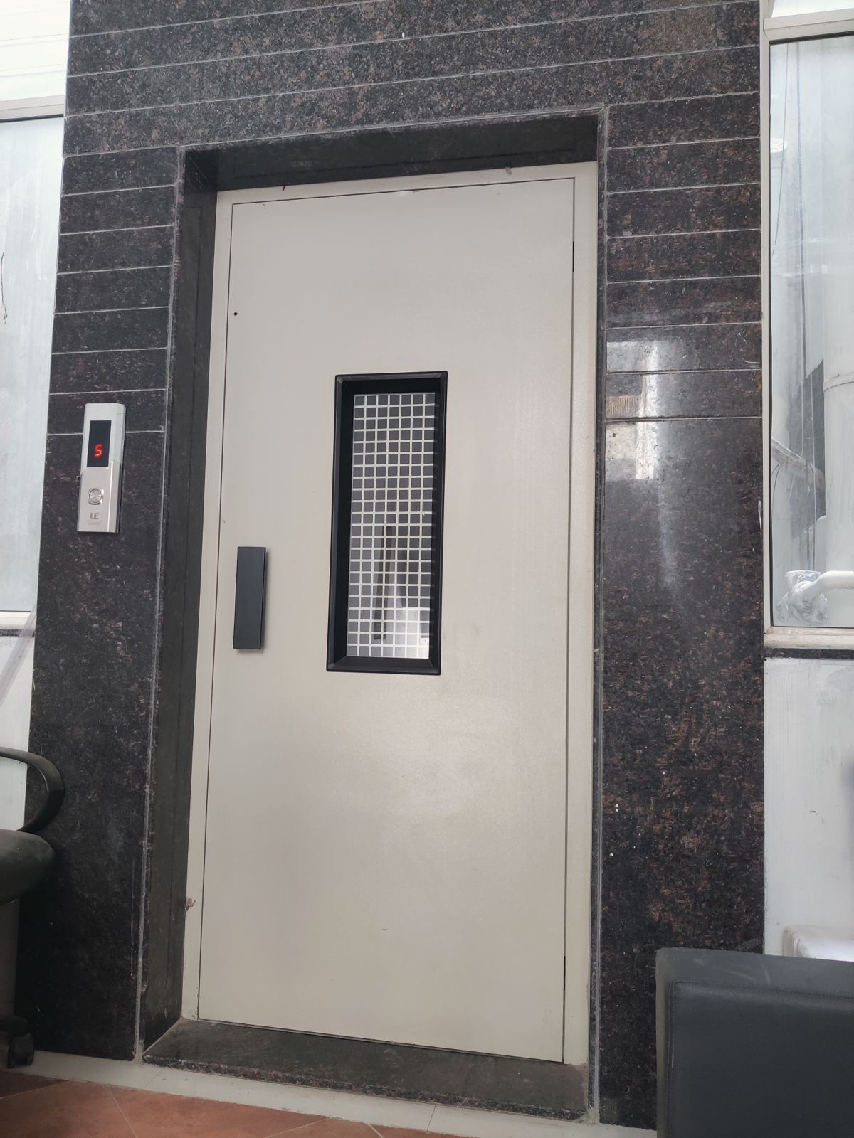 Krisha Engineering Capsule Lift - Load Capacity: 500  Kilograms (Kg)