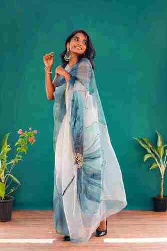 अंगारिका ऑर्गेंज फ्लोरल हैंड प्रिंटेड साड़ी