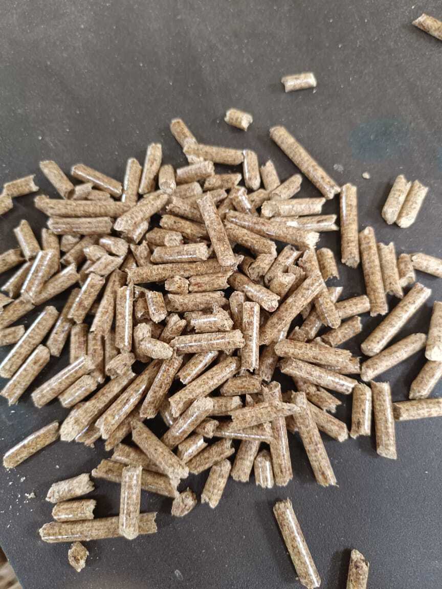 Pinewood Pellets And Biomass Pellets - Ash Content (%): 1.22%