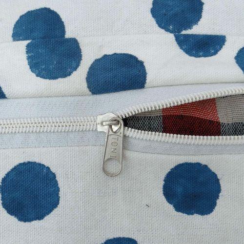 व्हाइट कॉटन हैंड ब्लॉक प्रिंटेड कुशन कवर