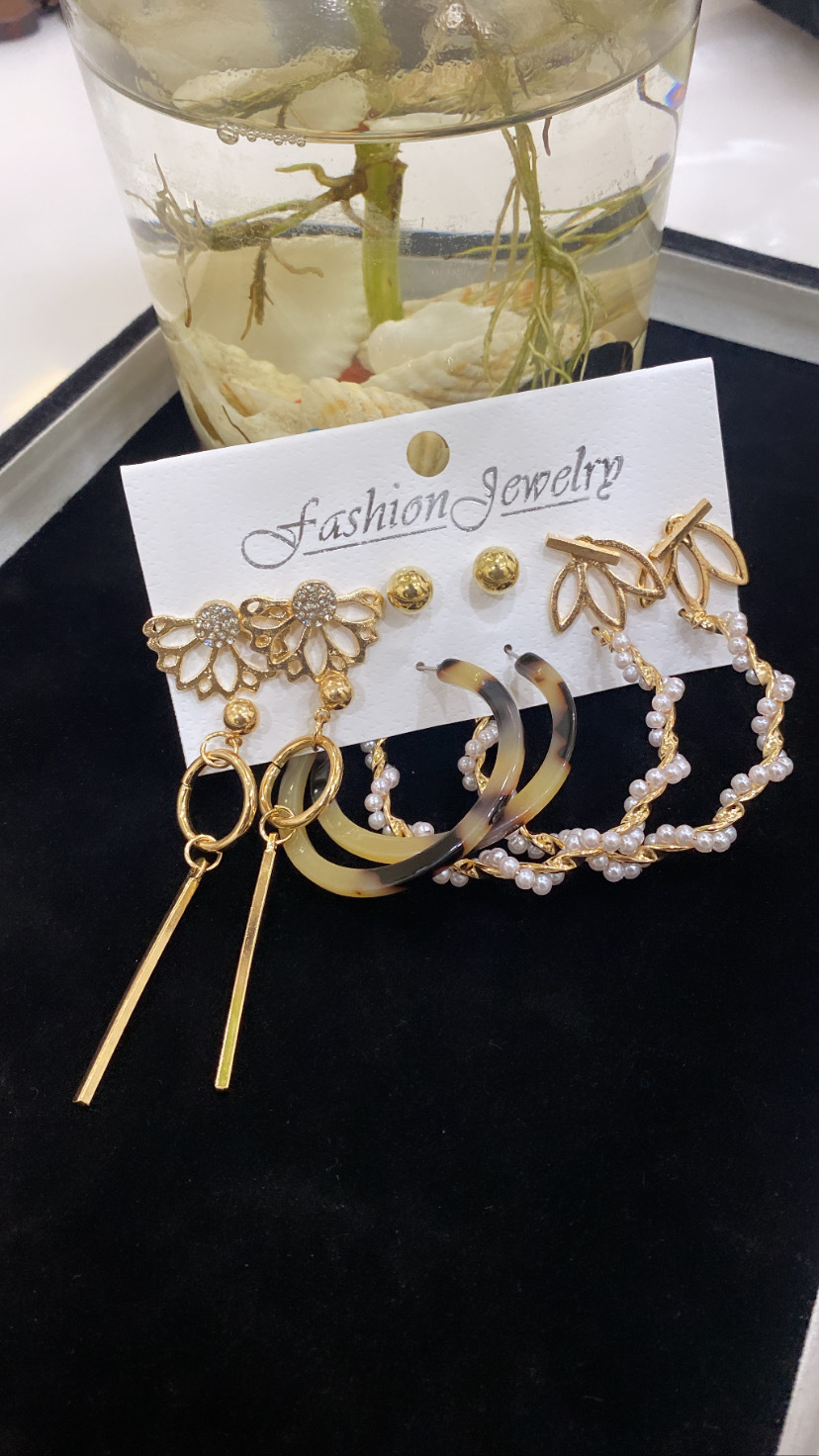 6 Pair Pearl Marble Big Hoop Earring And Flower Stud Earrings Size: Freesize