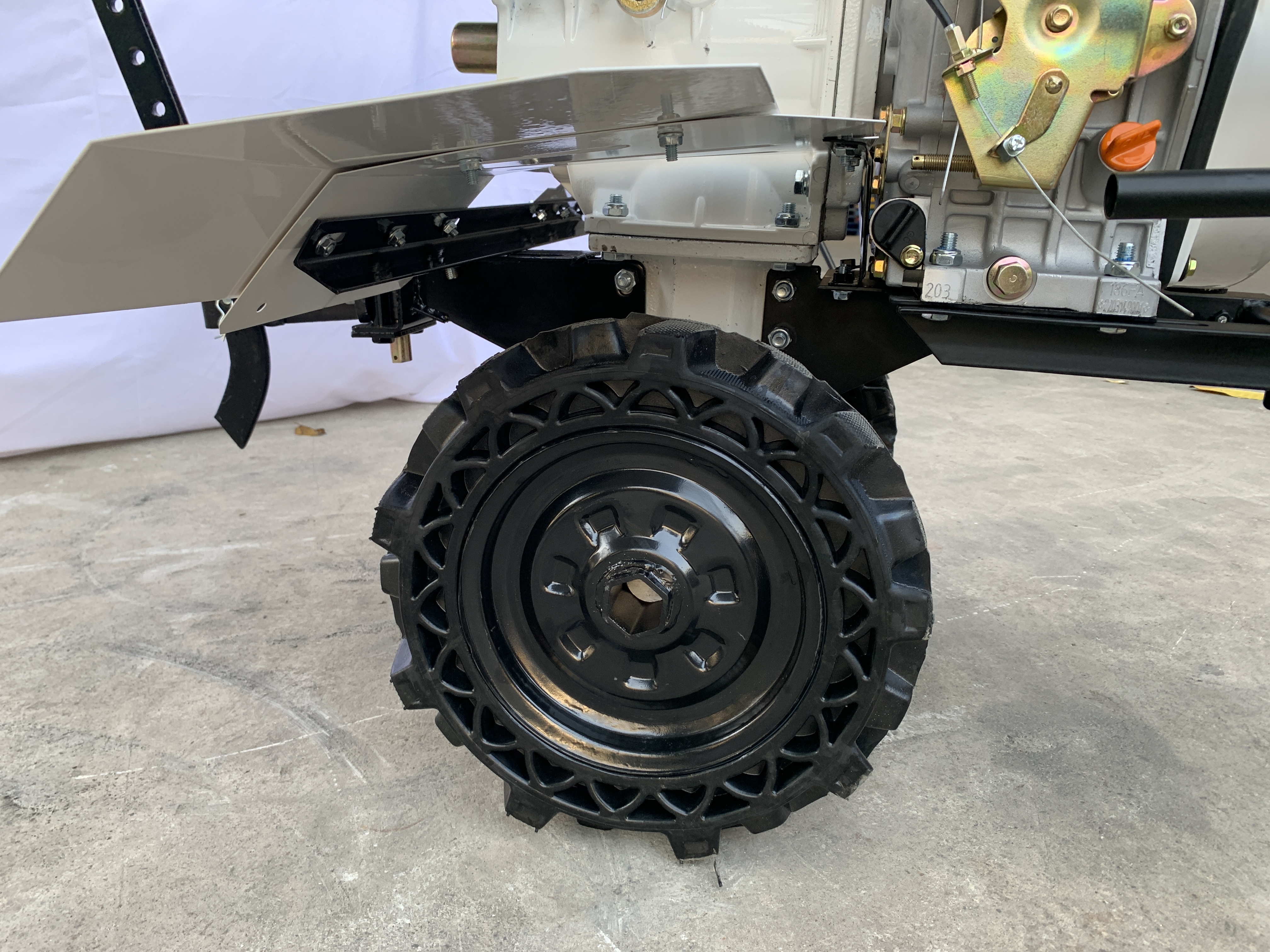 Really 785d Diesel Power Weeder - Mild Steel, 49 Acre/hr Capacity, 167 Ltr Engine Oil Capacity, 4.00*8 Tubeless Tyres, 5.5 Kw Power Output, Diesel & Petrol Power Source, Heavy Duty Design - High Fuel Efficiency, Multi-application Capability