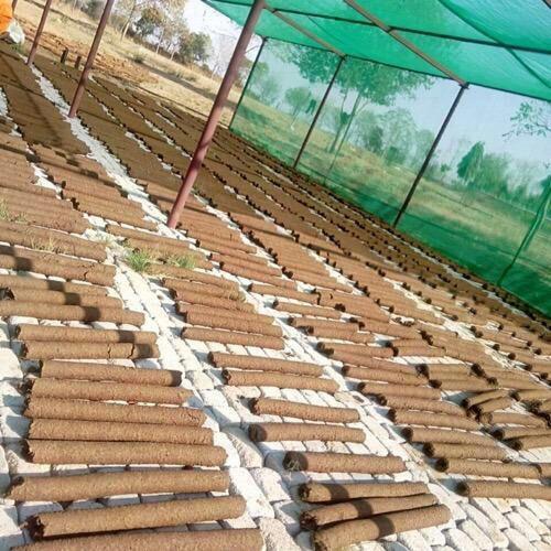 Automatic Cow Dung Log Making Machine - Metal Construction, 250-300 Kg/hr Capacity | Electric Start, 5 Hp Power, Belt Drive, 200-250 Kg Weight