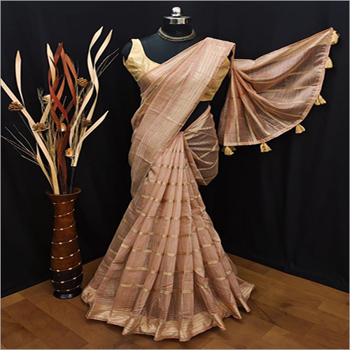 क्रीम और गोल्डन डिज़ाइनर साड़ी