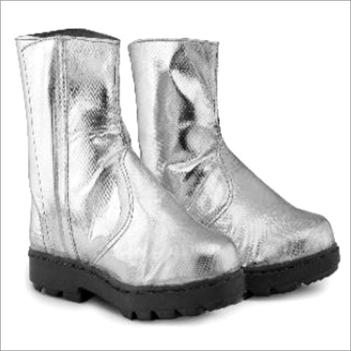सिल्वर एल्युमिनिज्ड शूज़