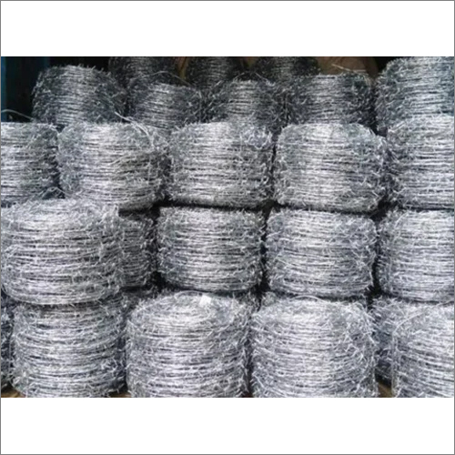 सिल्वर आयरन बार्बेड फेंसिंग वायर