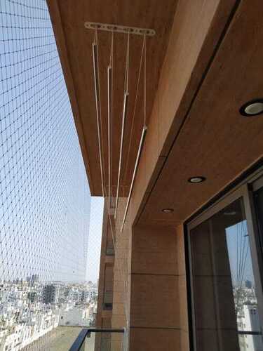 क्रीम सेलिंग पुली ऑपरेटेड क्लॉथ हैंगर