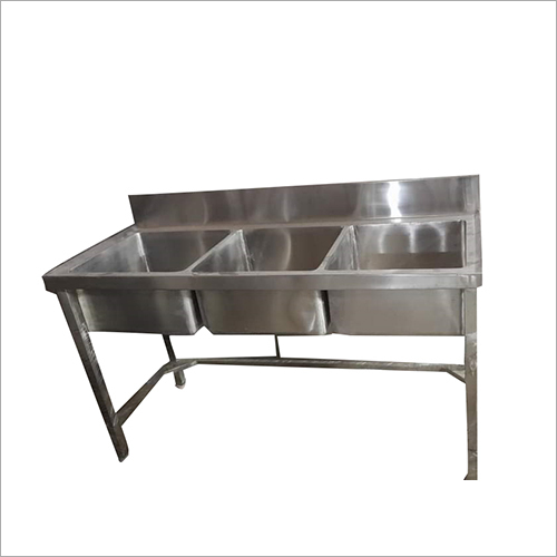 Three Sink Unit With Bottom Crossing - Application: Commercial