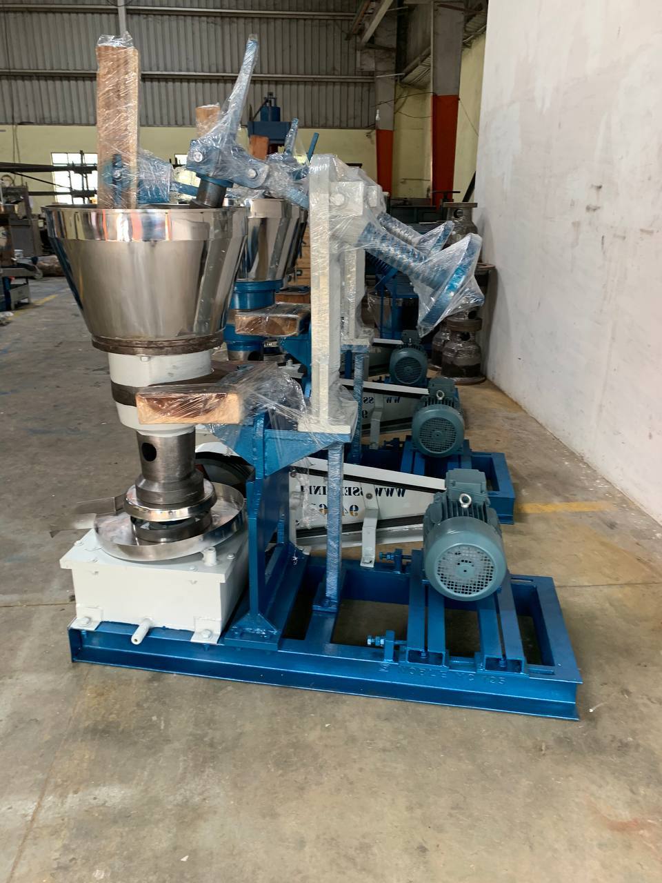 Wooden Rotary Chekku Oil Extraction Machine - 4x3x4 Ft Dimensions, 5hp Power | Automatic Control System, Extracts Various Oils, 1 Year Warranty