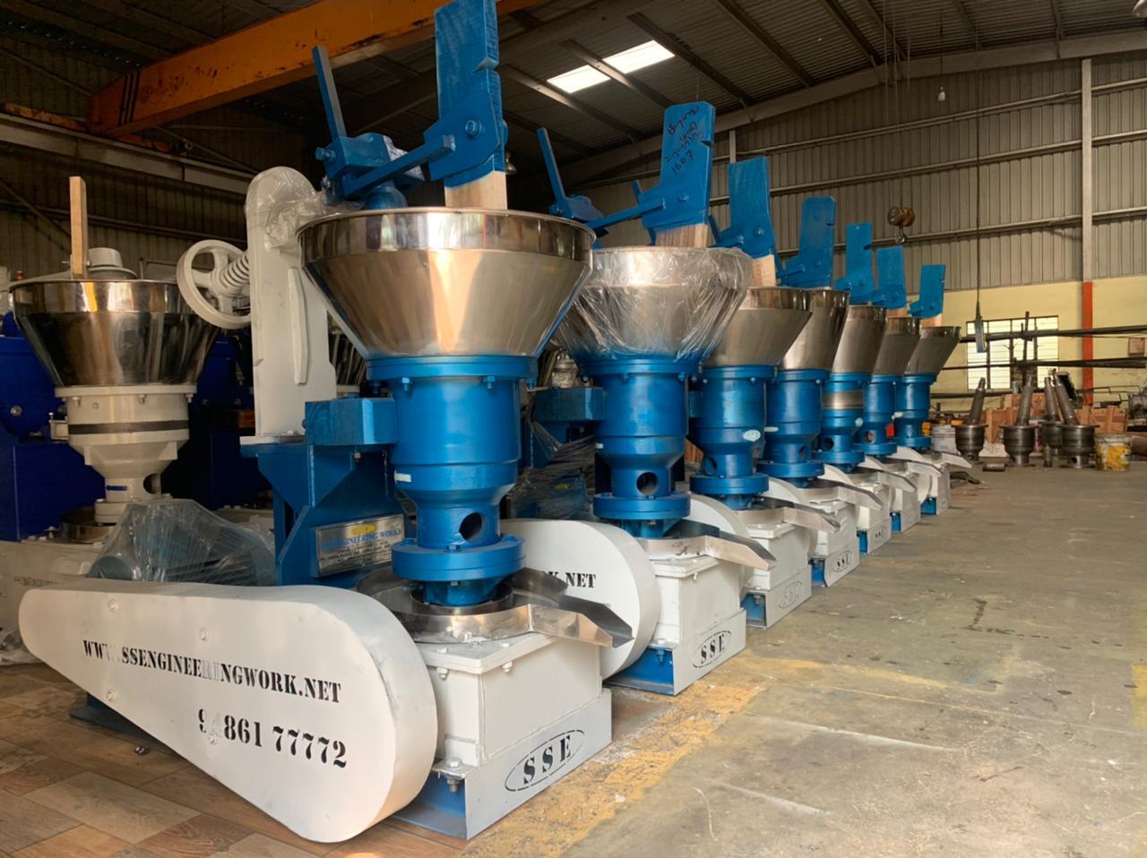 Semi-automatic Rotary ( Iron) Chekku Oil Extraction Machine 15 Kg With 7.5hp Motor(3 Phase)