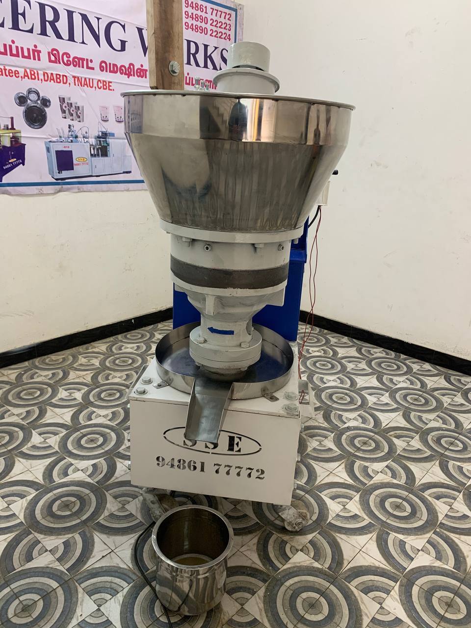 Cooking Oil Extraction Machine - Semi-automatic, 15-18 Kg/hour Capacity | Blue Steel Design, Gear Box Driven, 240 Voltage
