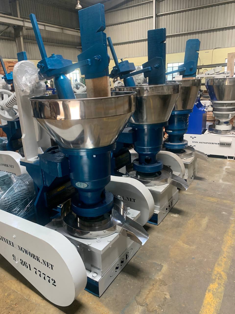 Oil Extraction Machine - Automatic Grade: Semi-automatic