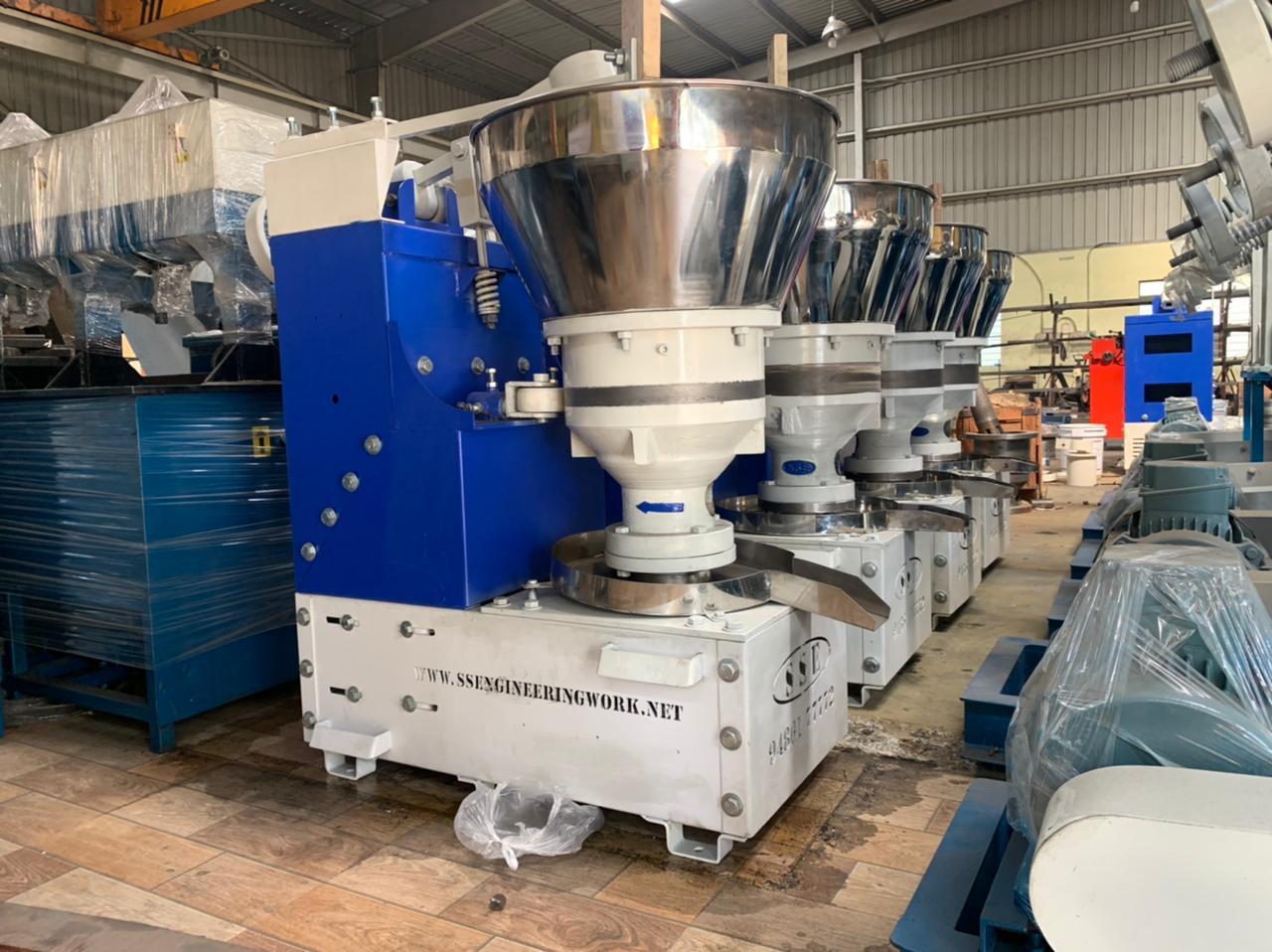 Oil Extraction Machine - Automatic Grade: Semi-automatic