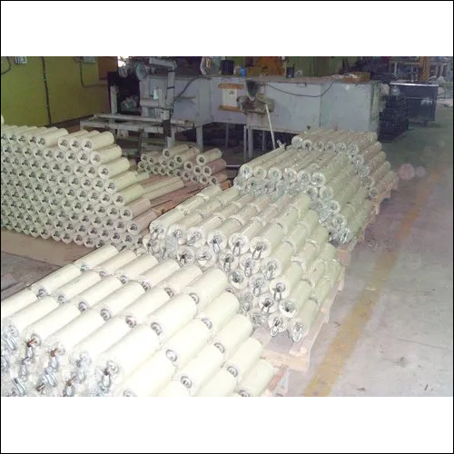 व्हाइट गारलैंड कैरिंग आइडलर रोलर