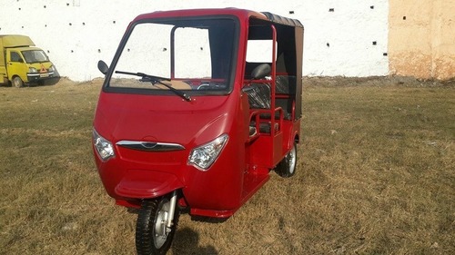 रेड फ्रंट ऑटो पैनल