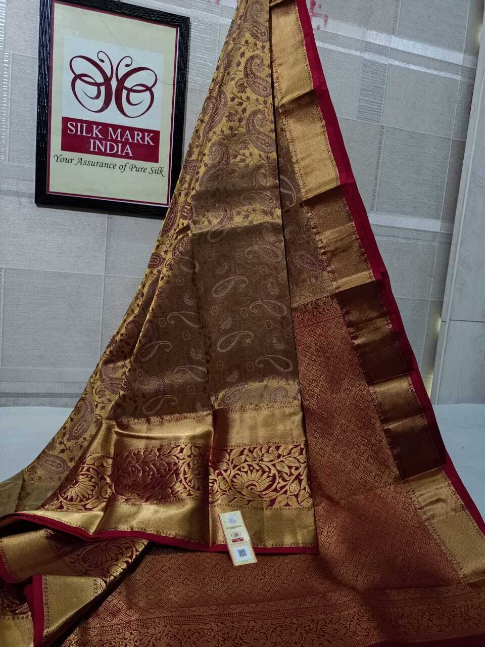 Traditional Kanjivaram Silk Jarie And Different Colour Saree