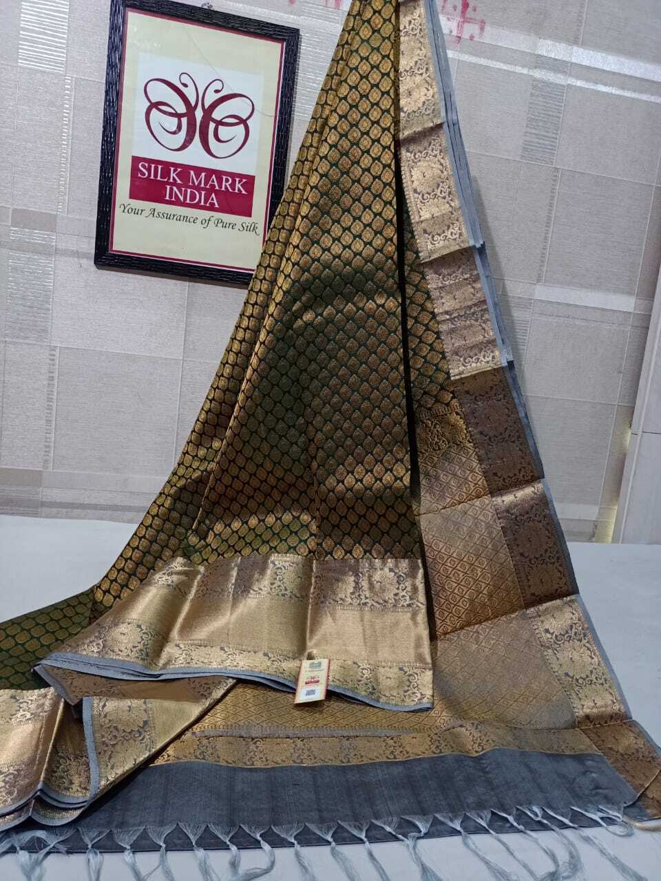 Traditional Kanjivaram Silk Jarie And Different Colour Saree