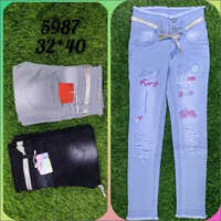 ब्लैक लेडीज़ स्काई ब्लू क्रश्ड प्रिंटेड जींस