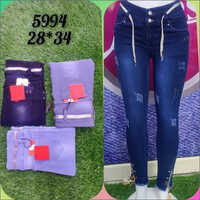 लाइट ब्लू लेडीज़ क्रश्ड डेनिम जींस