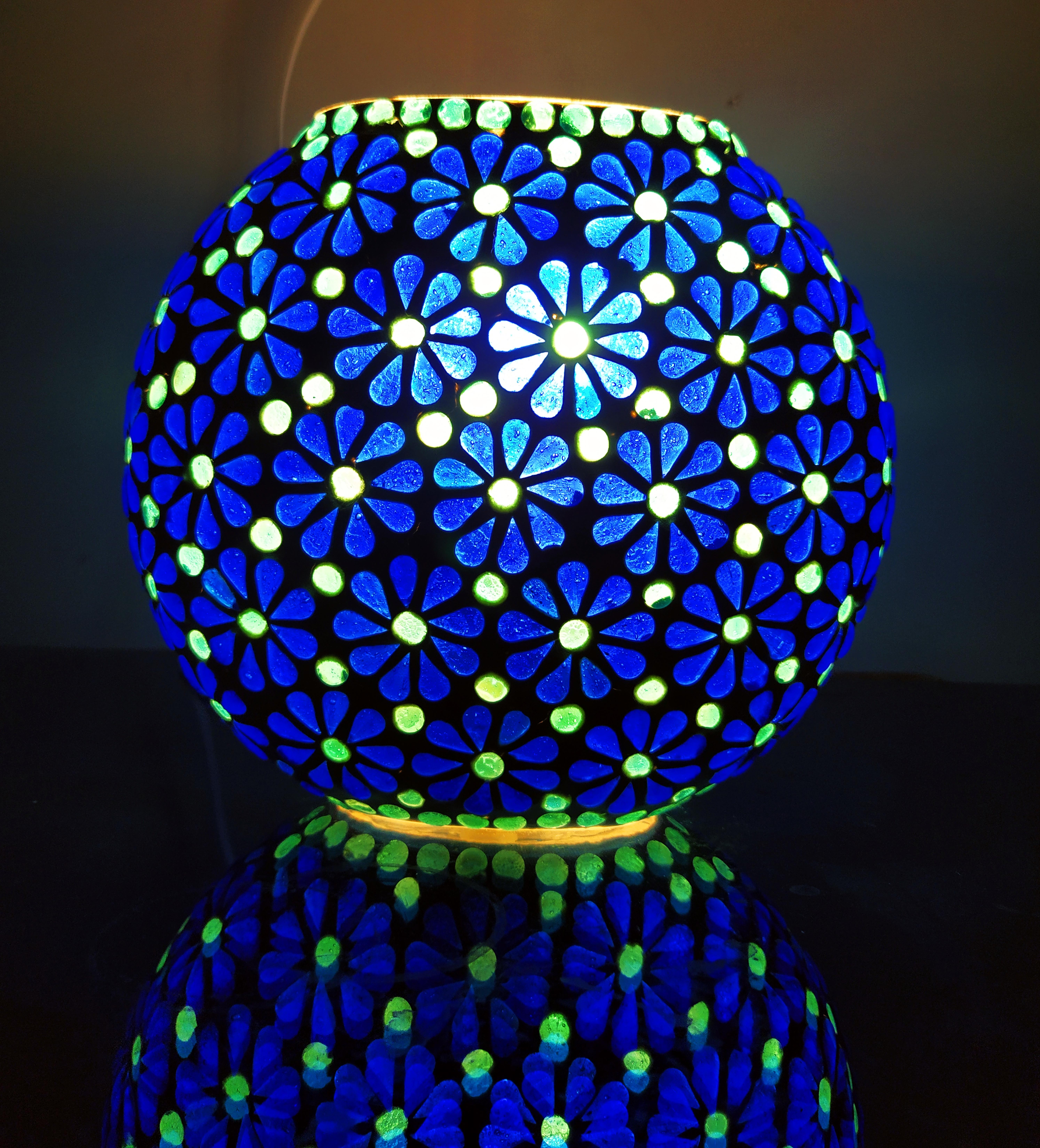 Handicraft Glass Purse Oval Shape Mosaic Table Lamp - Glass, 12 X 12 X 17 Cm, 220 V Electric Source | Antique Style, Custom Designs, Modern Illumination