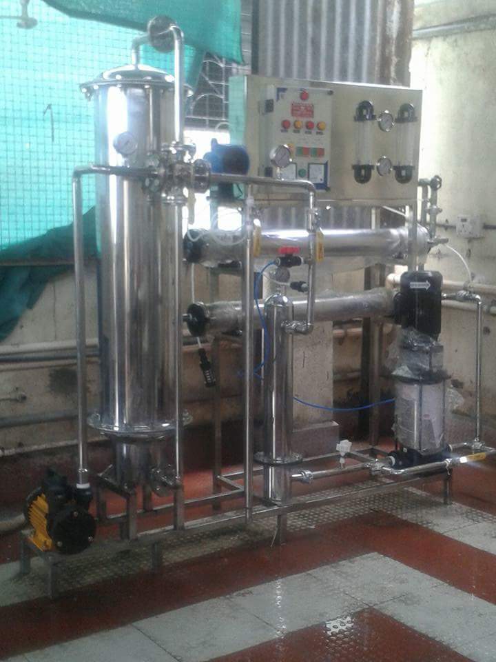 1500 Lph Commercial Reverse Osmosis Plant - Frp Material, 240v Electric Drive, Semi-automatic Operation, 95% Purity Level, 50% Recycle Rate, 105-hour Volume