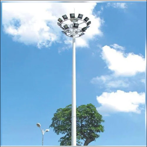 लाइट सेट के साथ व्हाइट ऑक्टागोनल पोल हाई मास्ट