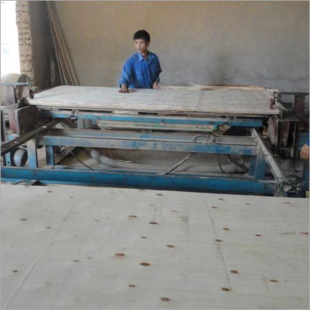 प्लाईवुड्स