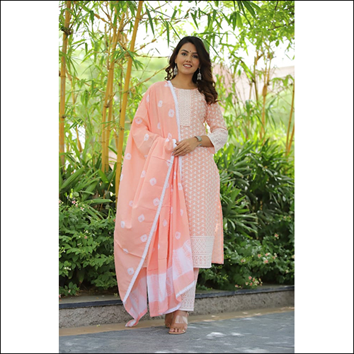 नो फेड चिकन एम्ब्रॉयडरी पीच सूट