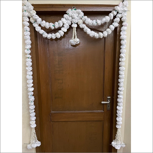 स्फिंक्स आर्टिफिशियल मैरीगोल्ड फ्लफी फ्लावर एंड ट्यूबरोज़ (रजनीगंधा) डोर तोरण सेट डोर हैंगिंग व्हाइट साइज़: 100X158 Cm
