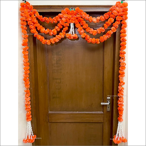 स्फिंक्स आर्टिफिशियल मैरीगोल्ड फ्लफी फ्लावर्स एंड ट्यूबरोज़ (रजनीगंधा) ट्रिपल लाइन डोर तोरण सेट डोर हैंगिंग डार्क ऑरेंज साइज़: 100x158 Cm