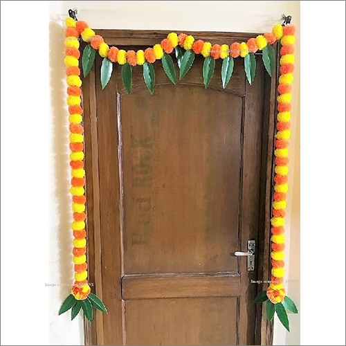 डेकोरेटिव फ्लावर स्फिंक्स आर्टिफिशियल फ्लफी मैरीगोल्ड और मैंगो लीव्स डोर तोरण (पीला और गहरा नारंगी)